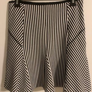 Banana Republic Black and White Striped A-Line Skirt Size 6
